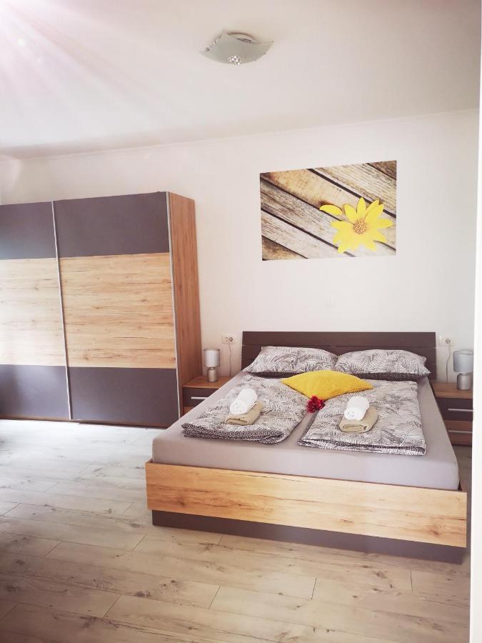 Apartmani "Sandro" Gonar Rab Town Dış mekan fotoğraf