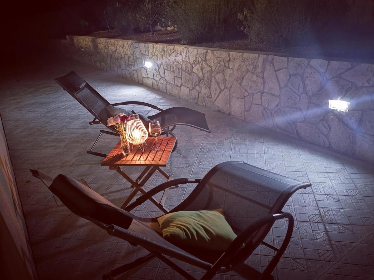 Apartmani "Sandro" Gonar Rab Town Dış mekan fotoğraf