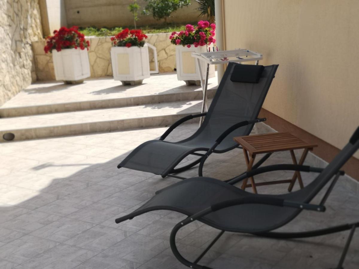 Apartmani "Sandro" Gonar Rab Town Dış mekan fotoğraf
