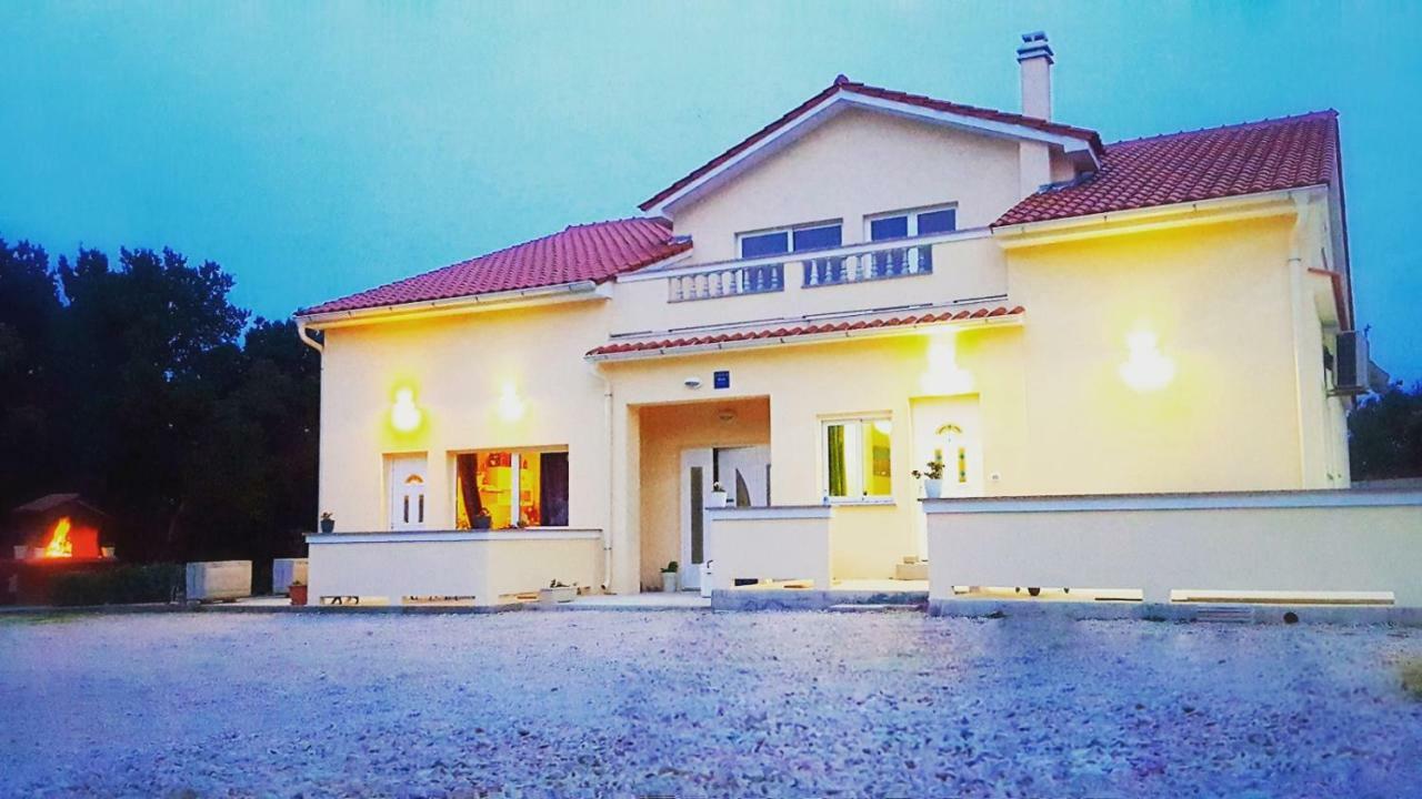 Apartmani "Sandro" Gonar Rab Town Dış mekan fotoğraf