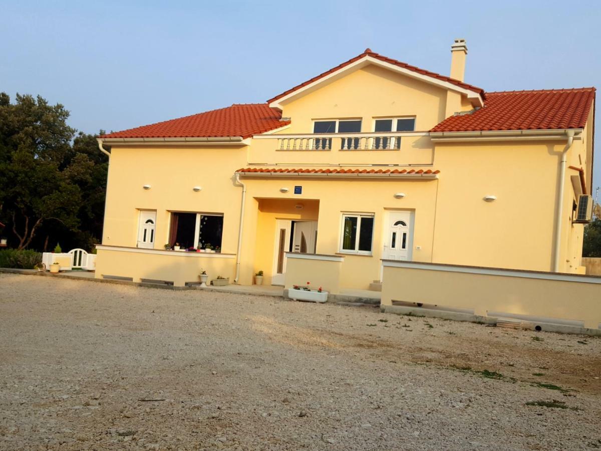Apartmani "Sandro" Gonar Rab Town Dış mekan fotoğraf