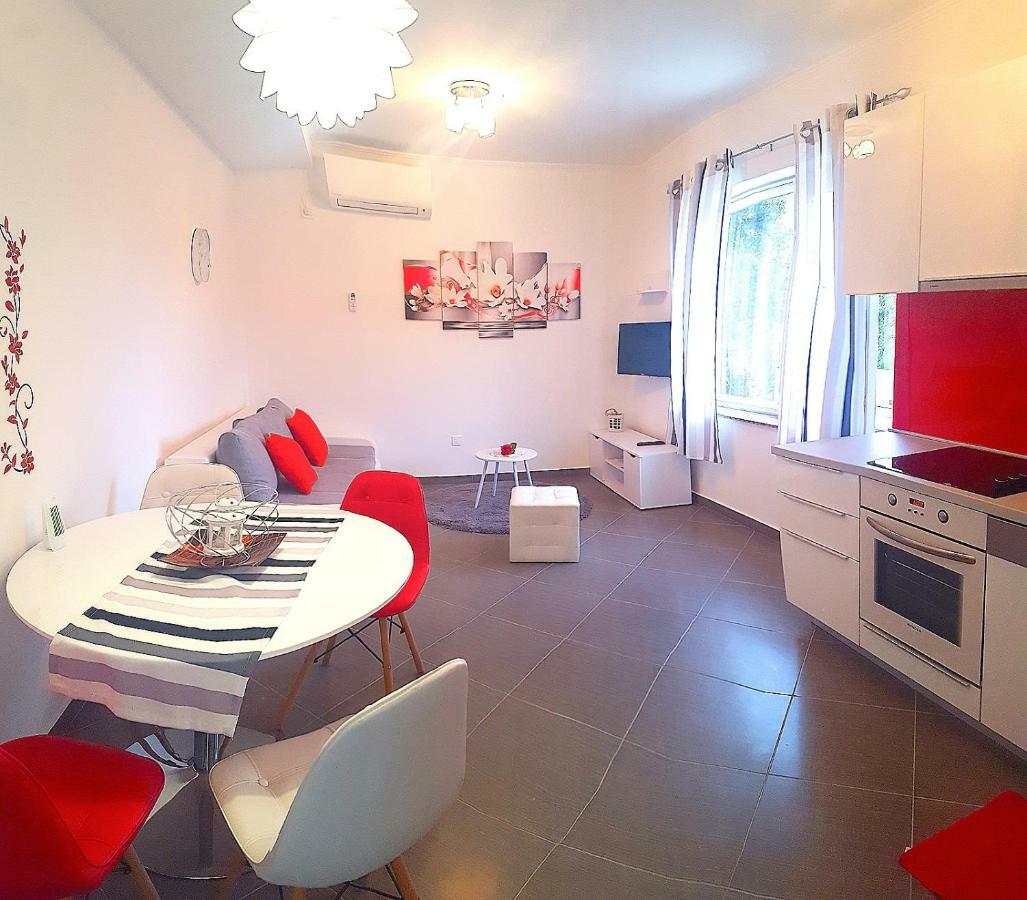 Apartmani "Sandro" Gonar Rab Town Dış mekan fotoğraf