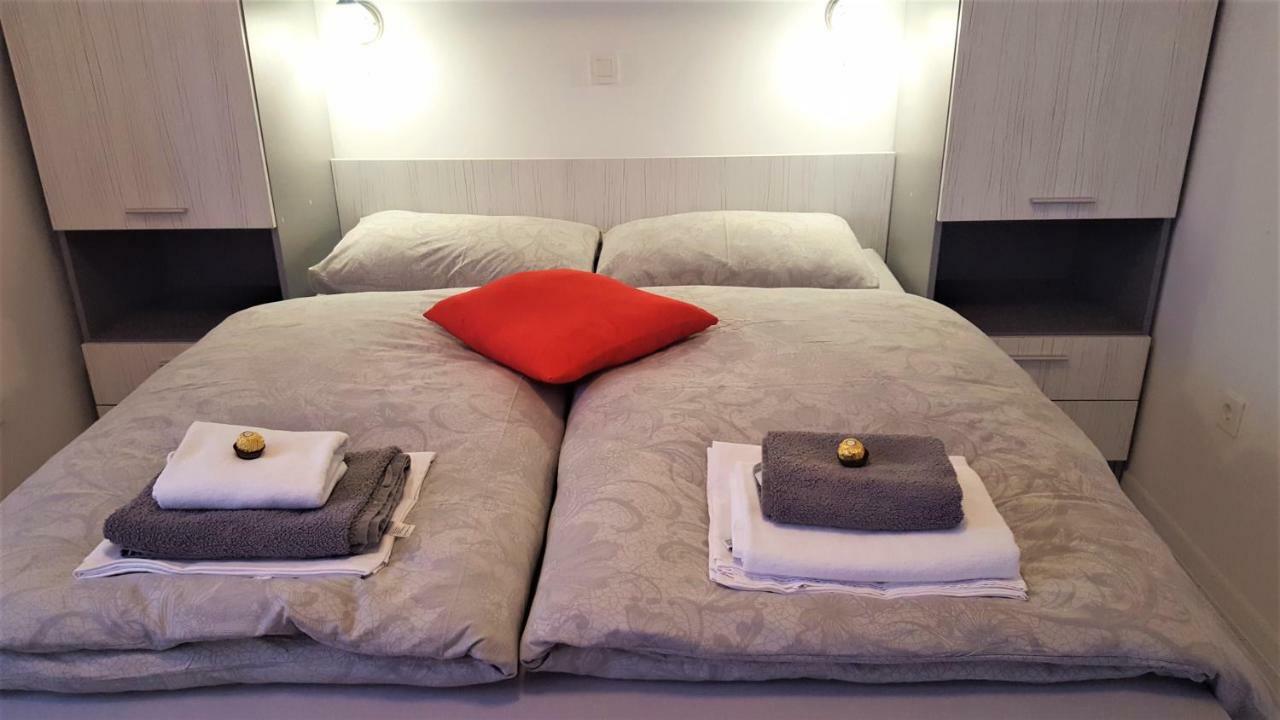 Apartmani "Sandro" Gonar Rab Town Dış mekan fotoğraf