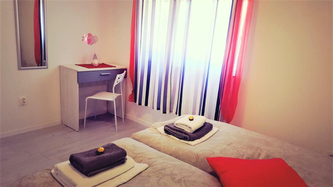 Apartmani "Sandro" Gonar Rab Town Dış mekan fotoğraf