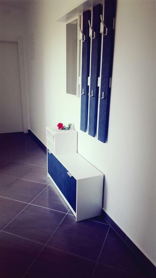 Apartmani "Sandro" Gonar Rab Town Dış mekan fotoğraf