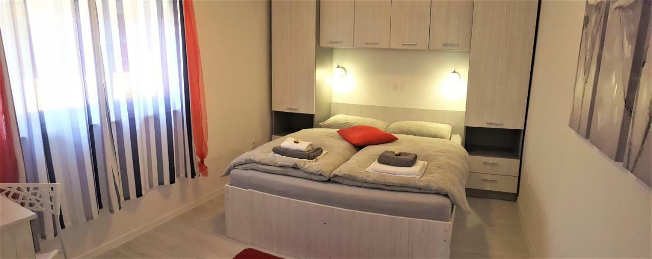 Apartmani "Sandro" Gonar Rab Town Dış mekan fotoğraf