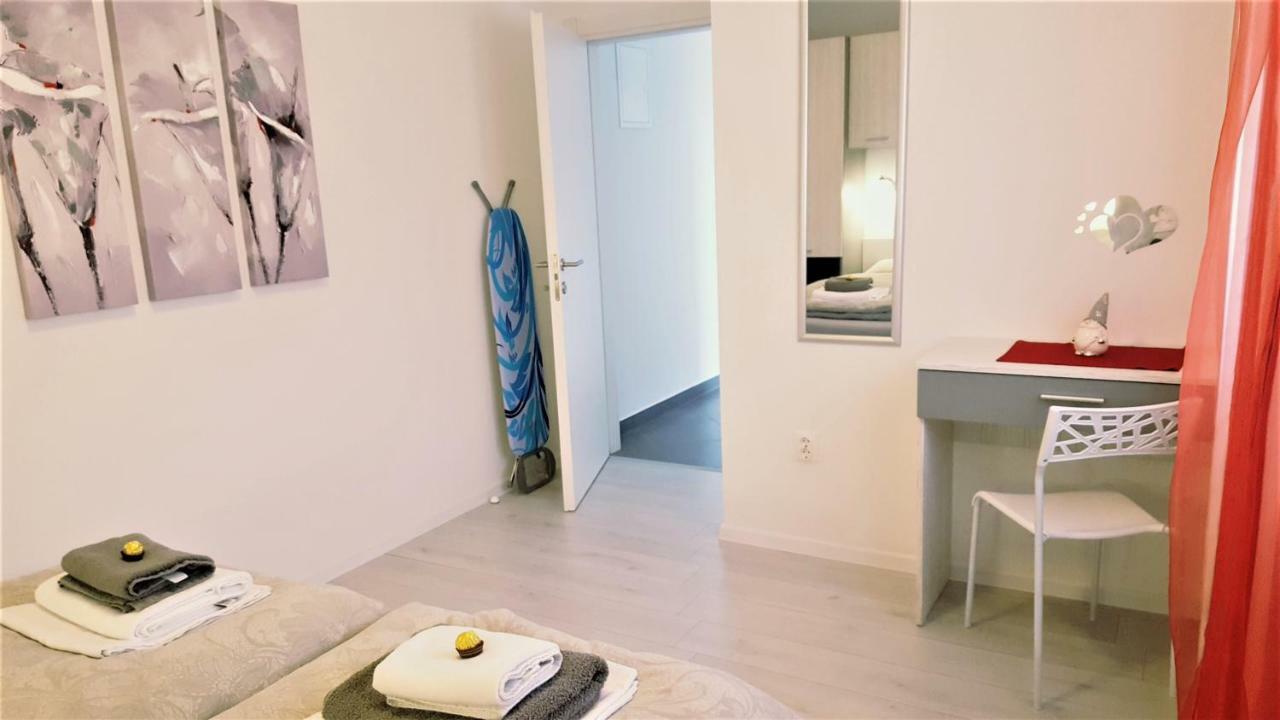 Apartmani "Sandro" Gonar Rab Town Dış mekan fotoğraf
