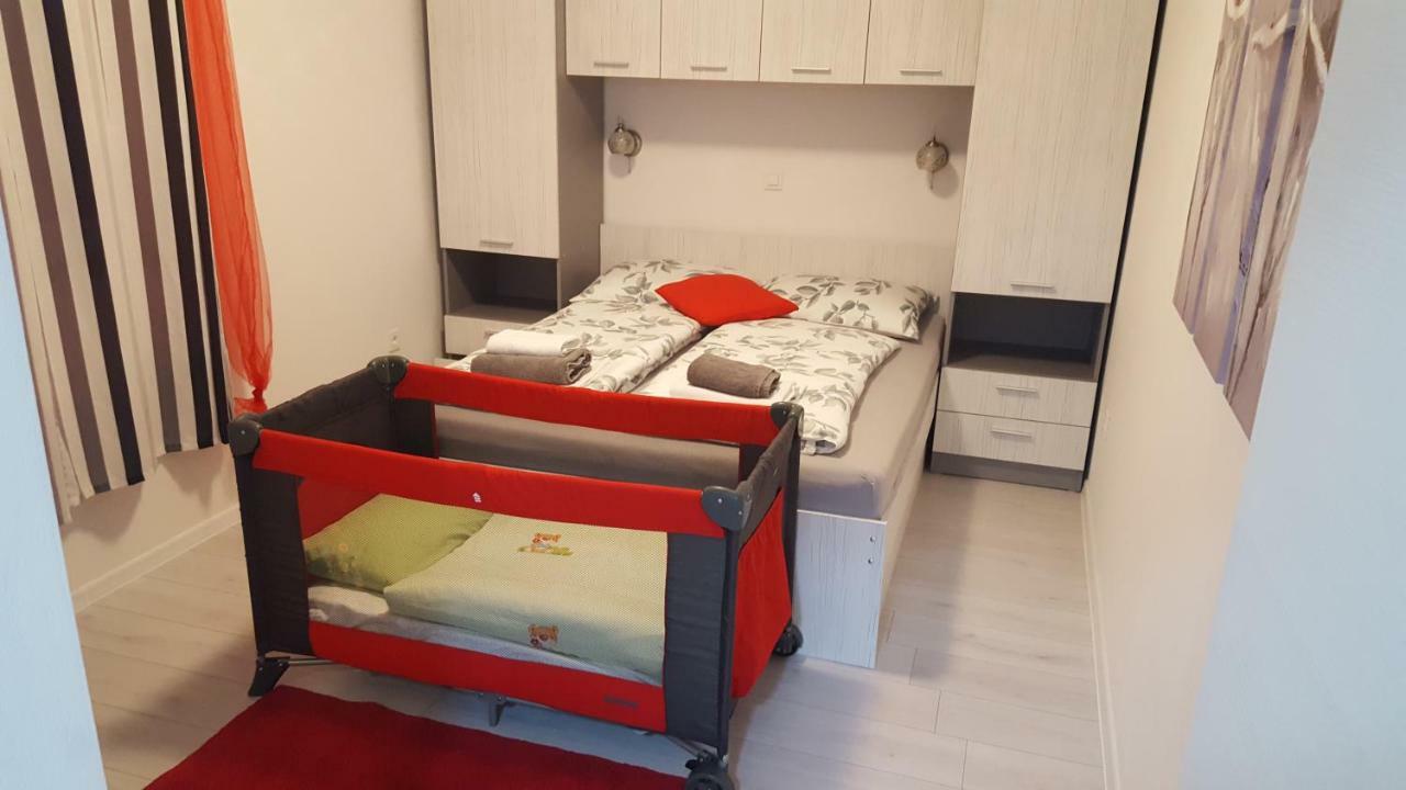 Apartmani "Sandro" Gonar Rab Town Dış mekan fotoğraf